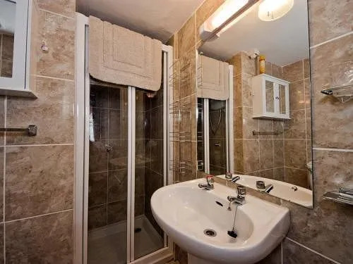 Ashurst Lodge Hotel