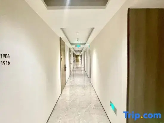Yingyi Light Luxury Apartment (Gongbei Port Fuhuali Store)