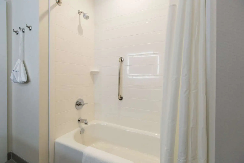 Hampton Inn Mustang