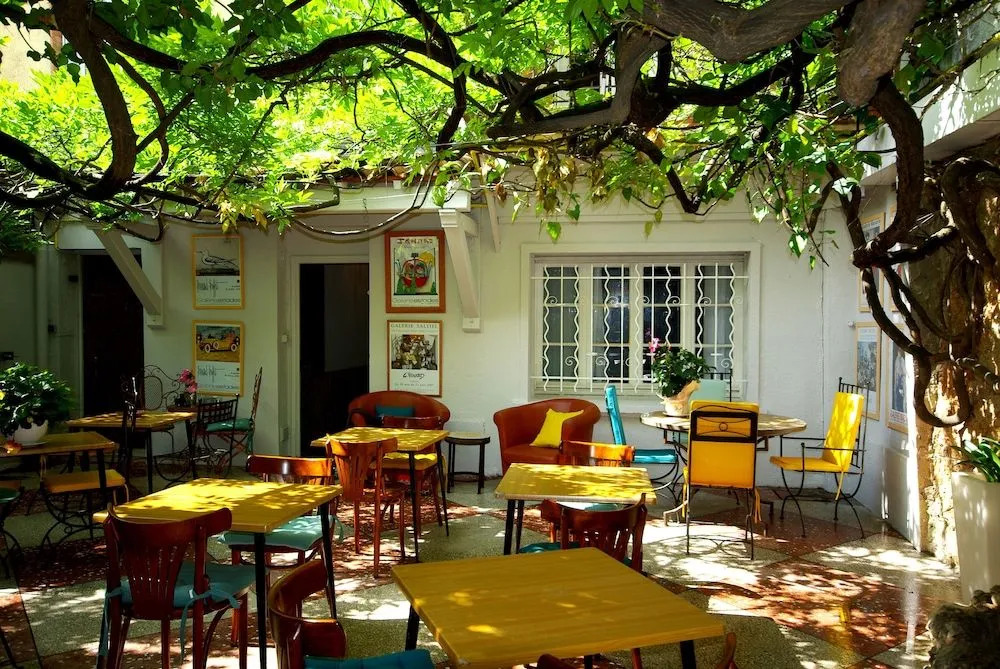 Hotel L'Atmosphere