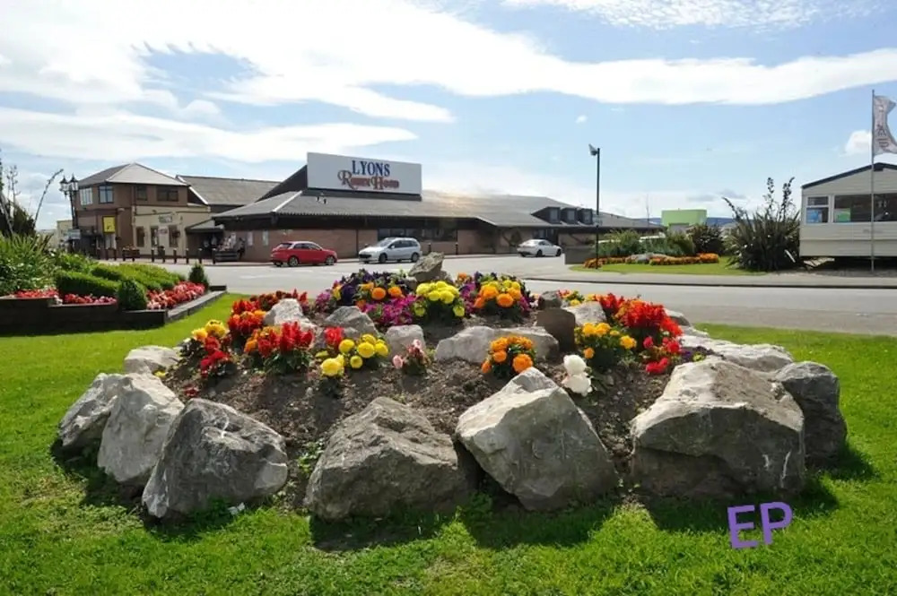 Lovely 3-bed Caravan in Beautiful North Wales