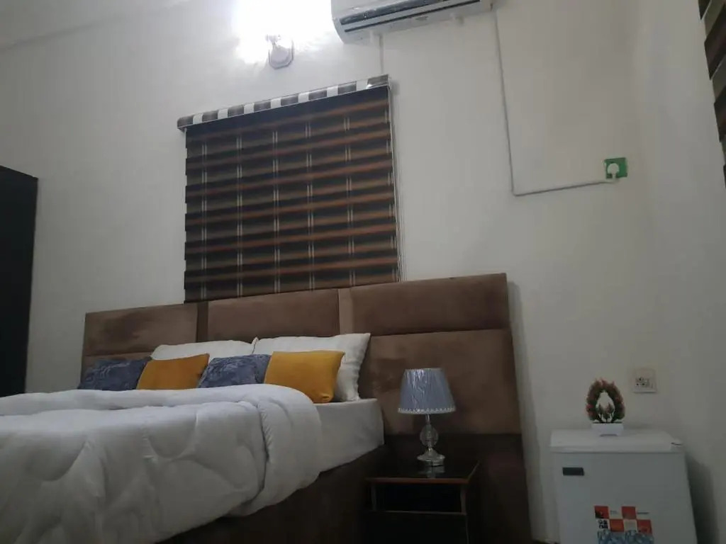 E Kenora Apartment
