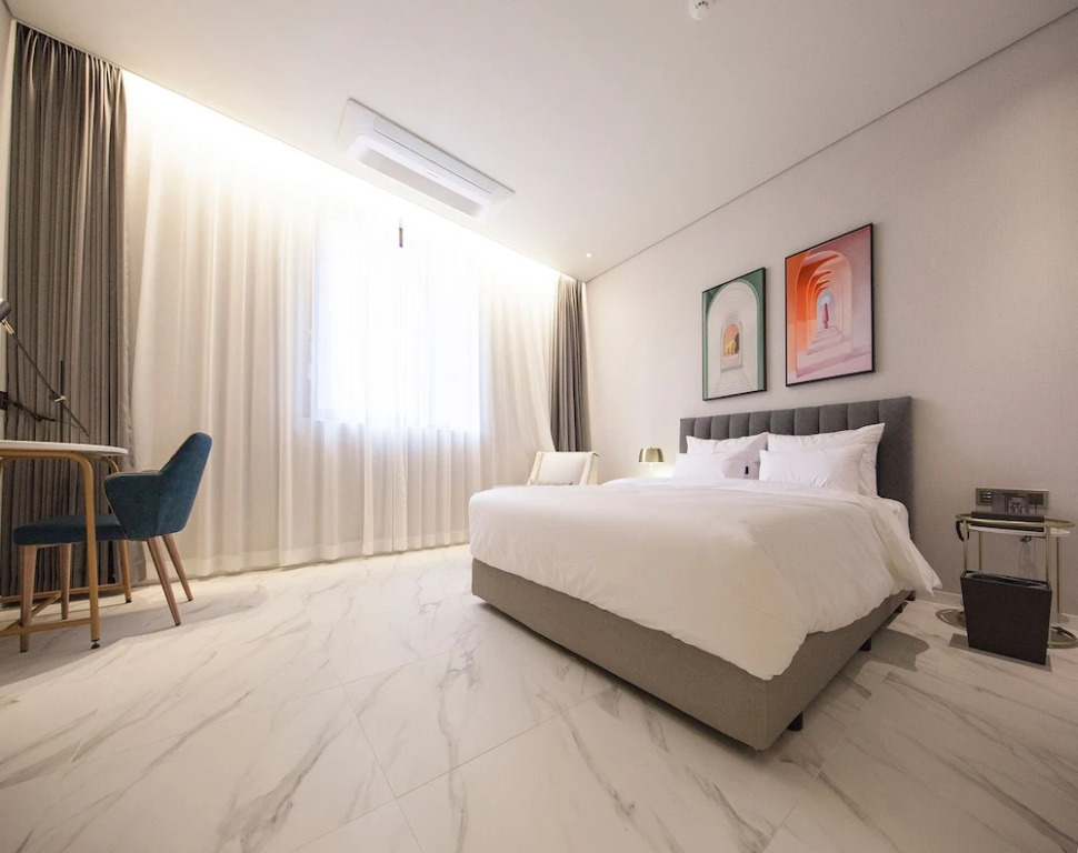 Jinhae Yongwon Londoner Business Hotel