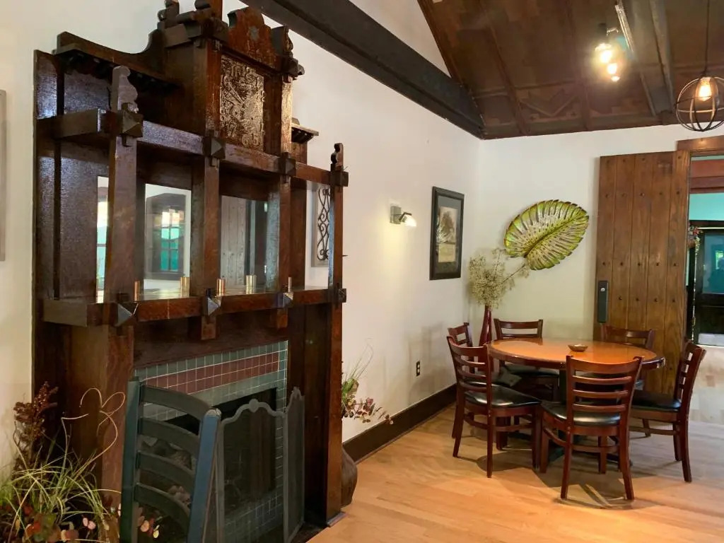 Gordon Beach Inn