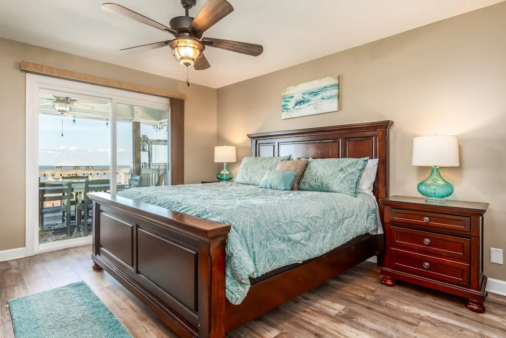 Chele's Bayside Cottage - 2304 Island Shores Dr 4 Bedroom Home by RedAwning
