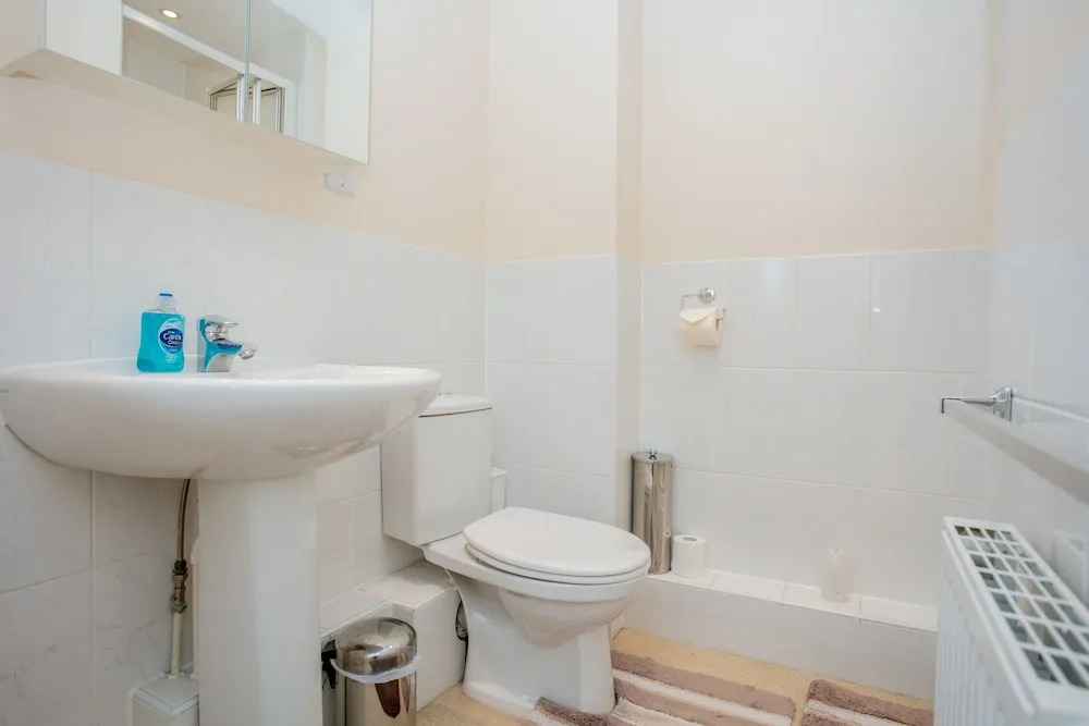 2 Bedroom Balcony Apartment In Putney