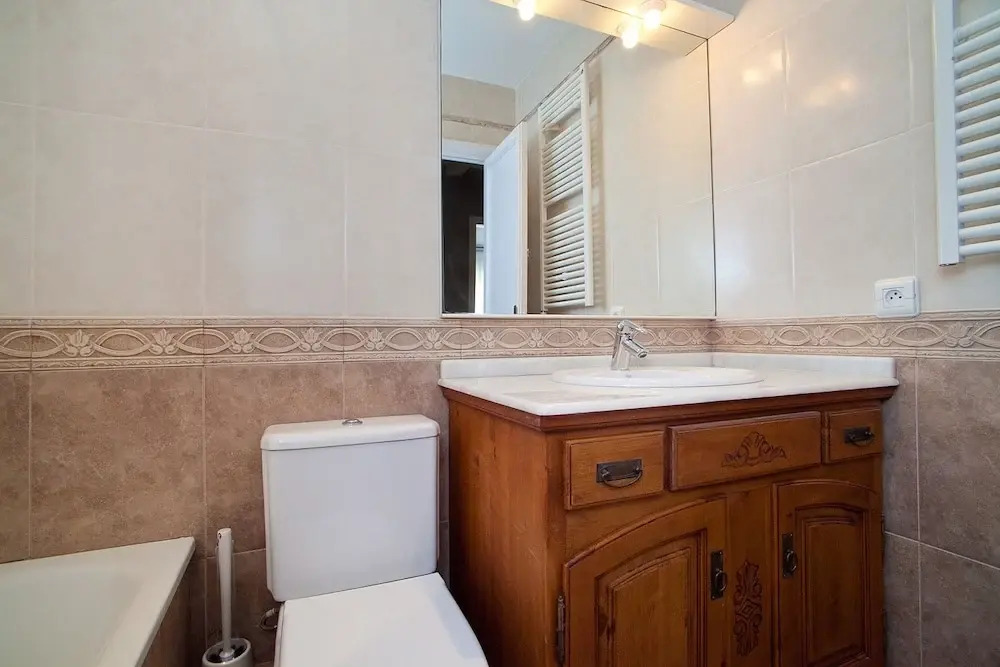 Cute & Spacious Eixample Apartment