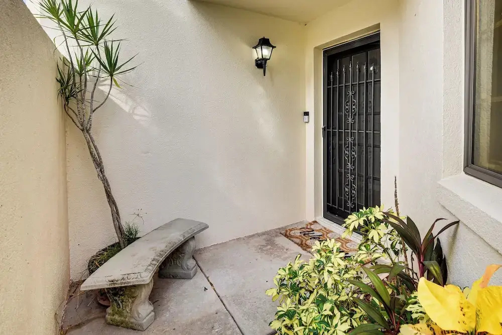 Steps to Ocean, Pool Access! Daytona Beach Gem