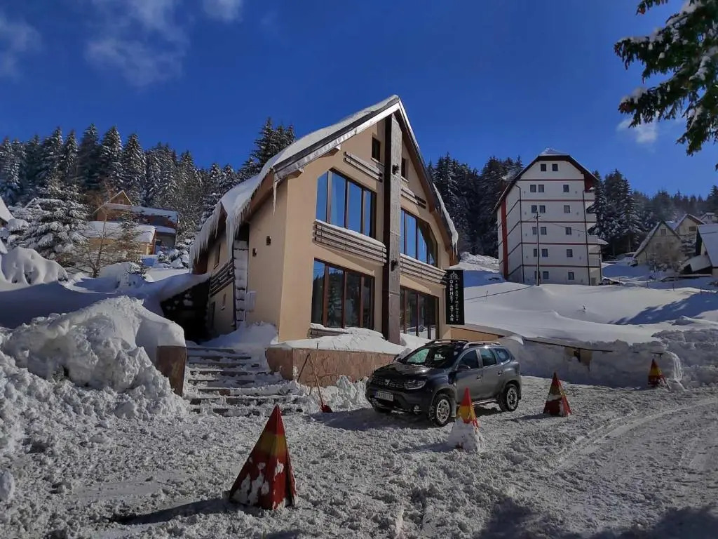 Garnet Star Apartments 1