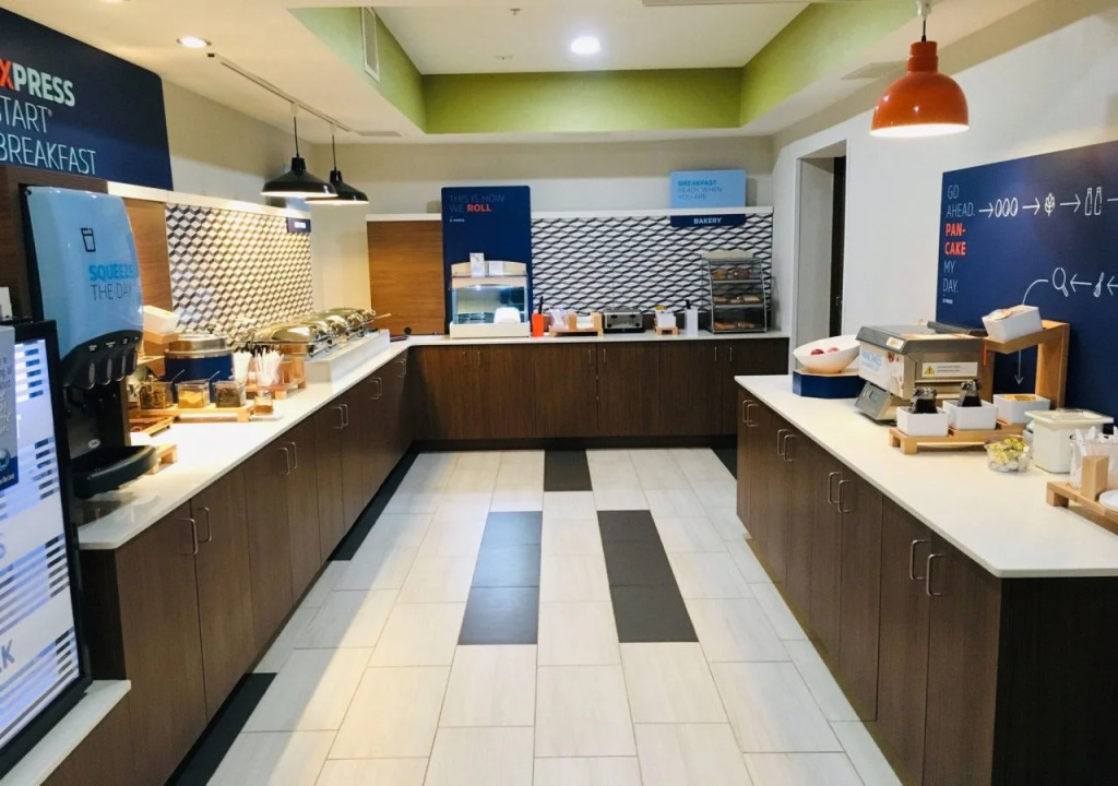 Holiday Inn Express & Suites Quincy I-10 by IHG
