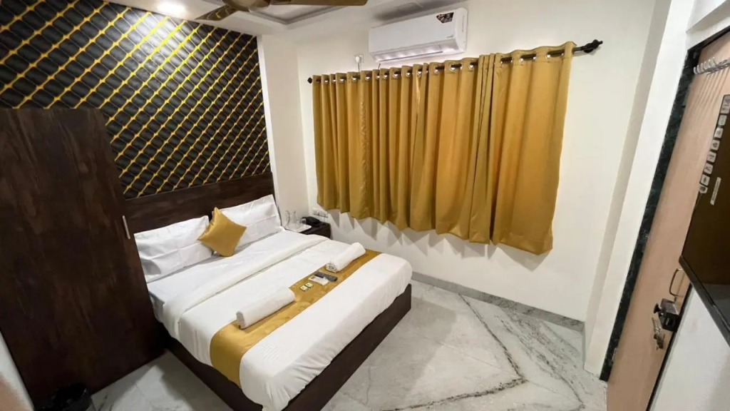 Hotel Plaza Rooms - Prabhadevi Dadar