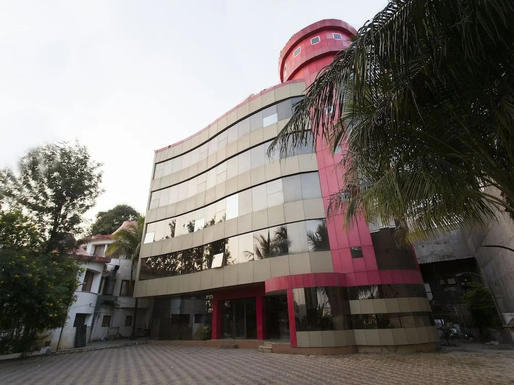 OYO 11091 Hotel Silver Court