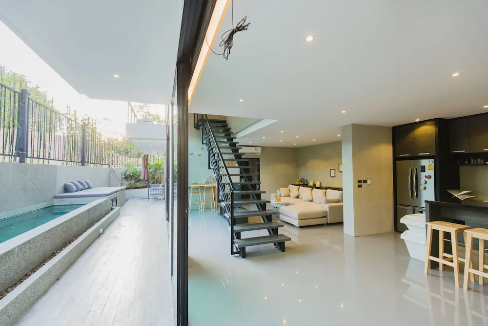 Luxury 4 Bedroom Villa Baan Rim Nam
