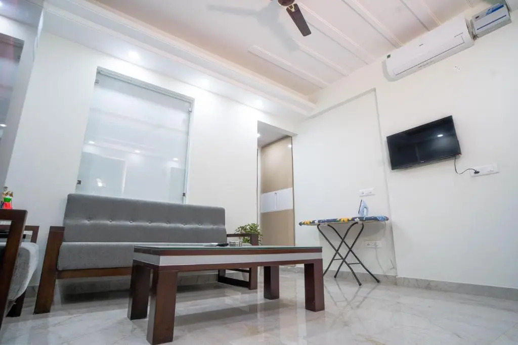 The Lodgers 1 BHK Serviced Apartment Golf Course Road Gurgaon