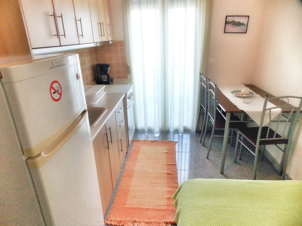 Nikos Apartments