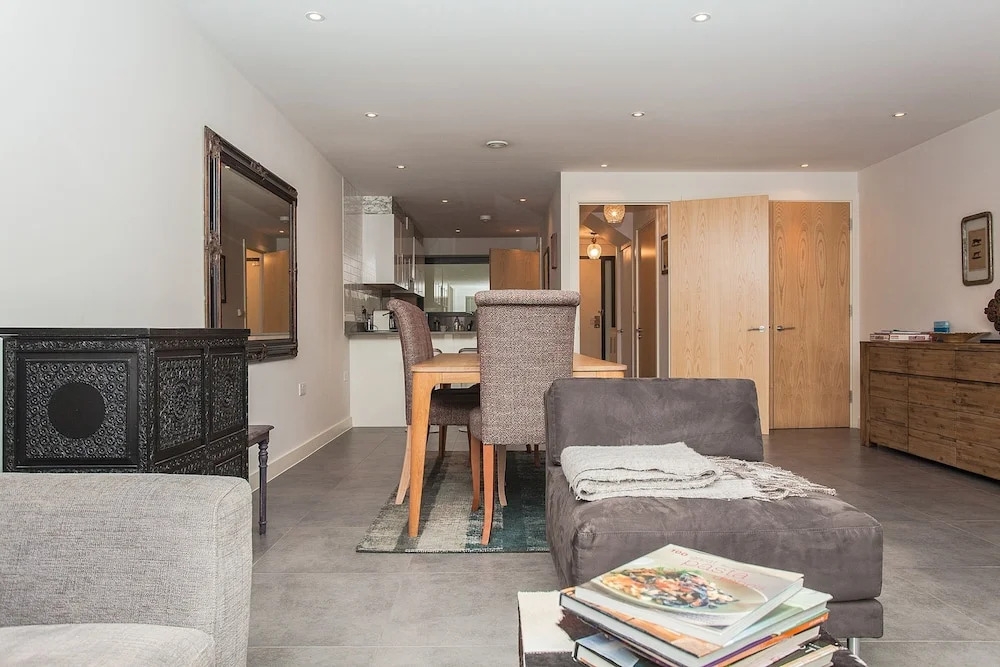 Beautiful Duplex Flat, sleeps 6, close to tube