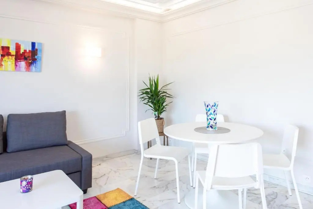 Superb apartment with terrace and sea view near beaches and city center