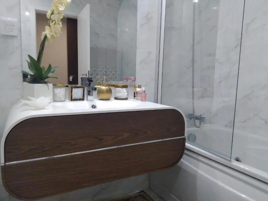 Luxury 3 Bedroom Penthouse With Private Garage