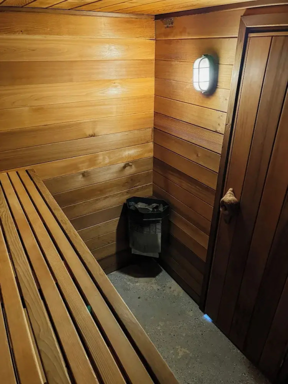 Tofino Oceanfront Hotel Suite 3