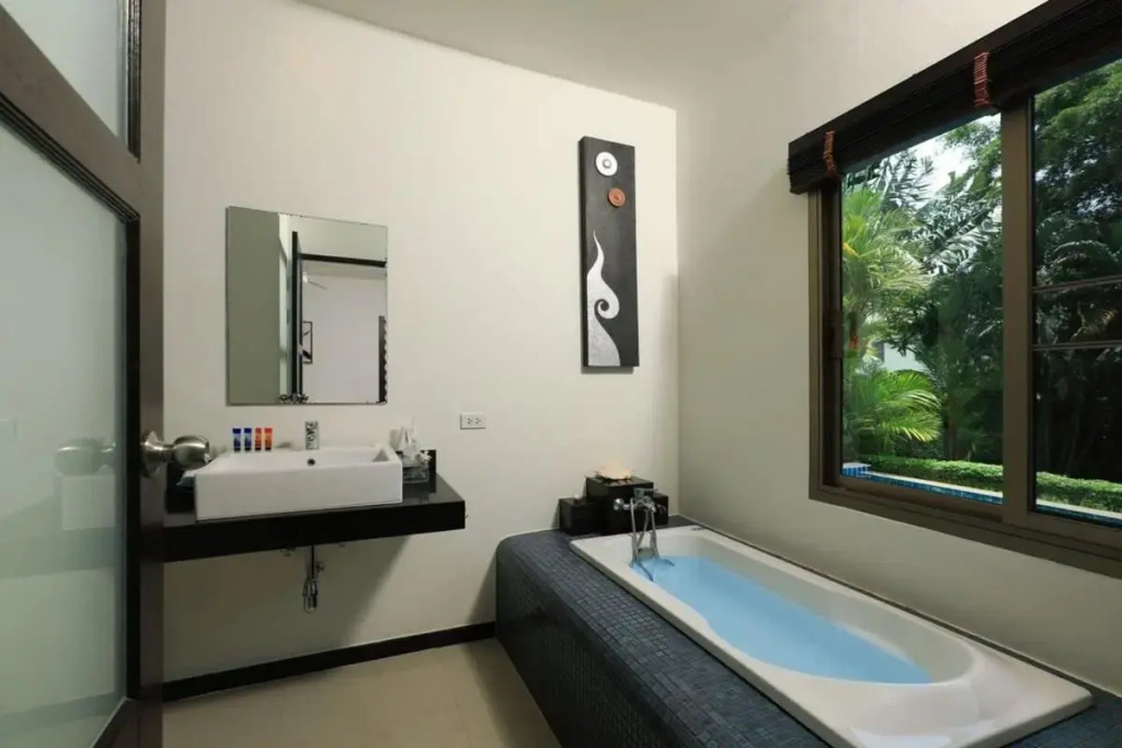 Villa Heni Private pool 3BR villaNaiharn beach