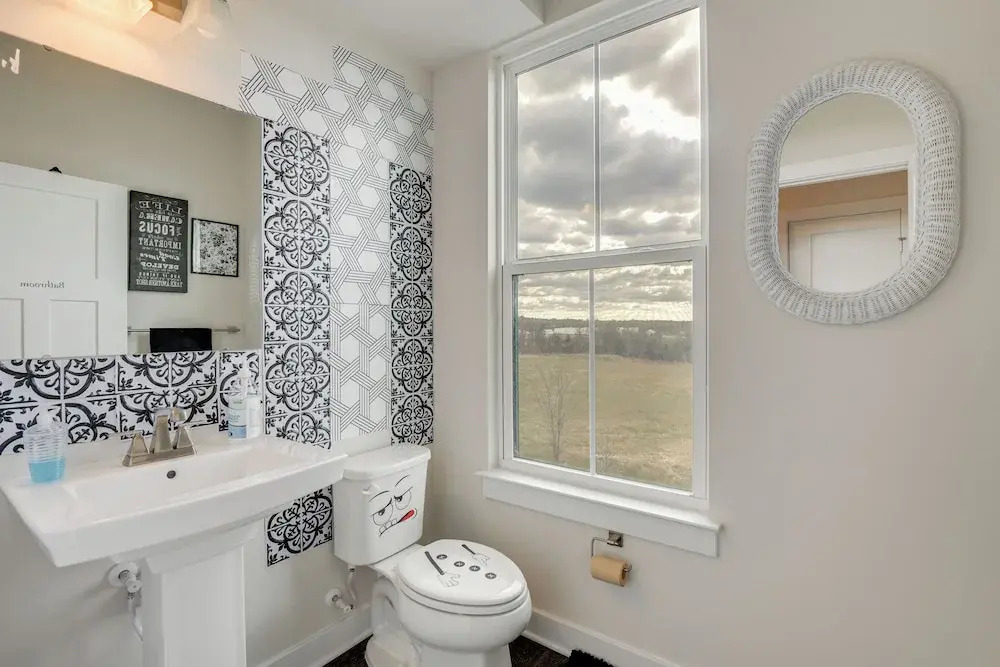 Townhome at Laurel Park: Modern & Spacious Getaway