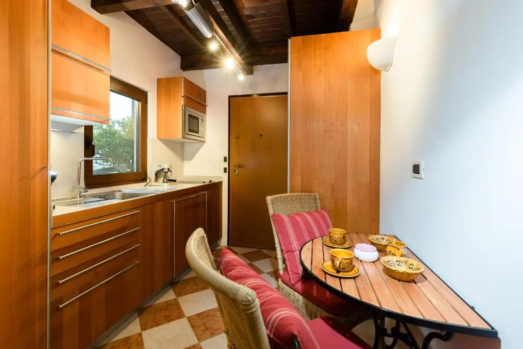 Lake Front Apartment - Direct Lake Access