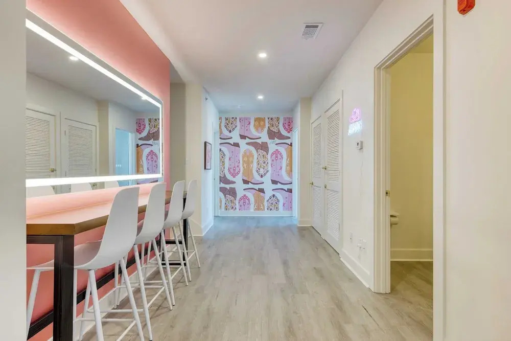 36 Guests on Music Row Bachelorette Suites + Glam Room 5 Minutes to Downtown