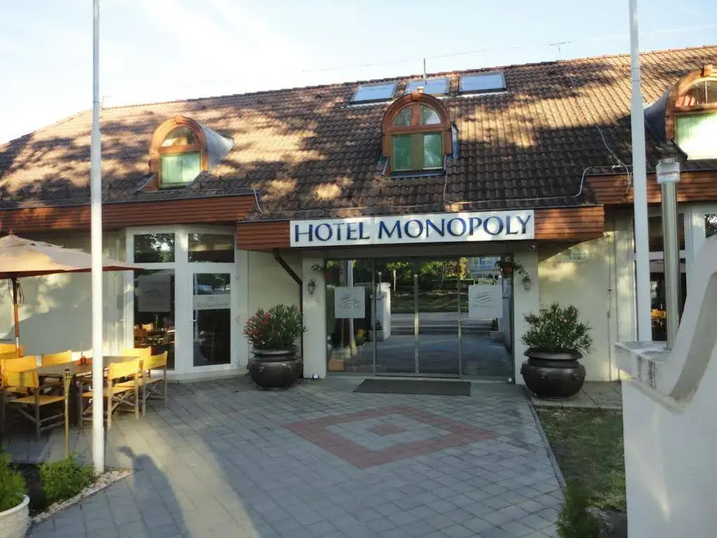 Hotel Monopoly