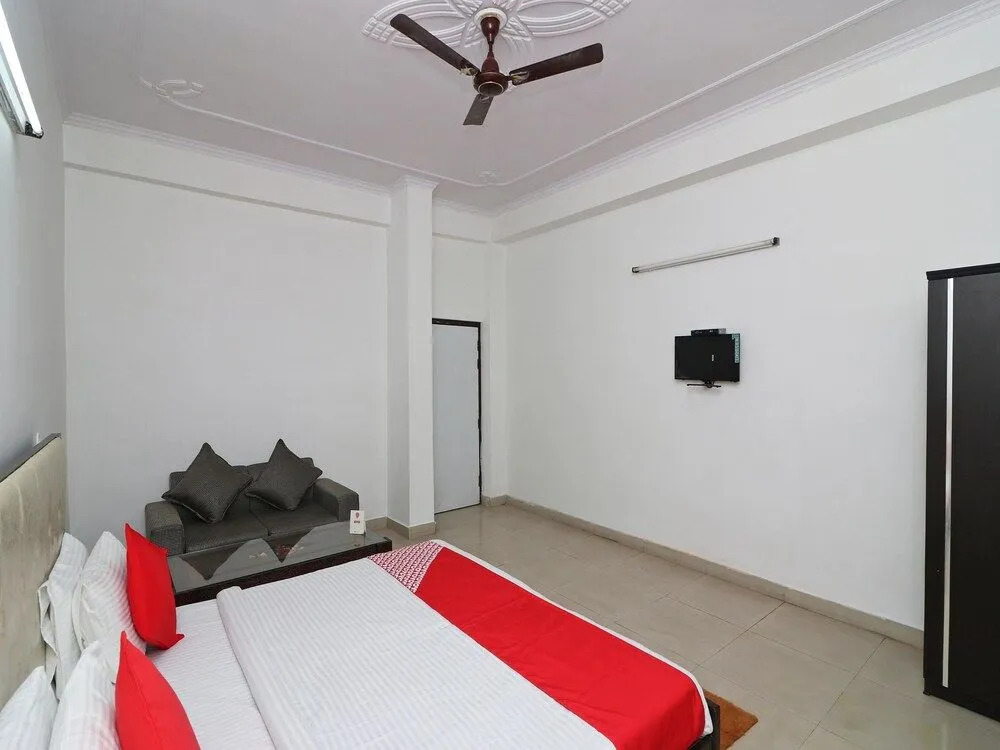 Oyo 14802 Hotel Virus Bistro
