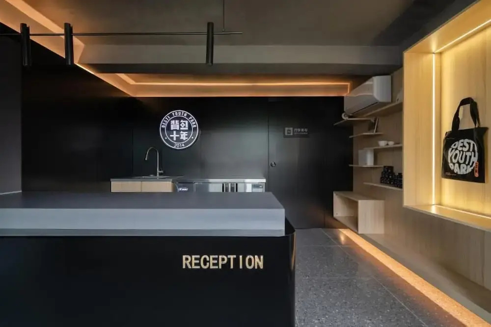 Chengdu Desti Youth Park Hostel TaiKooLi - Cafe& Bar& Luggage Storage& Large Public Area
