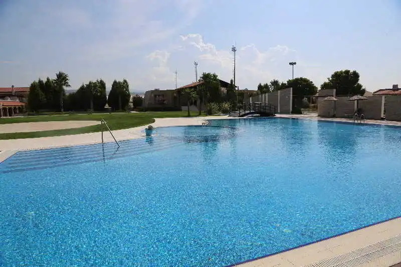Konvoy Hotel & Country Club