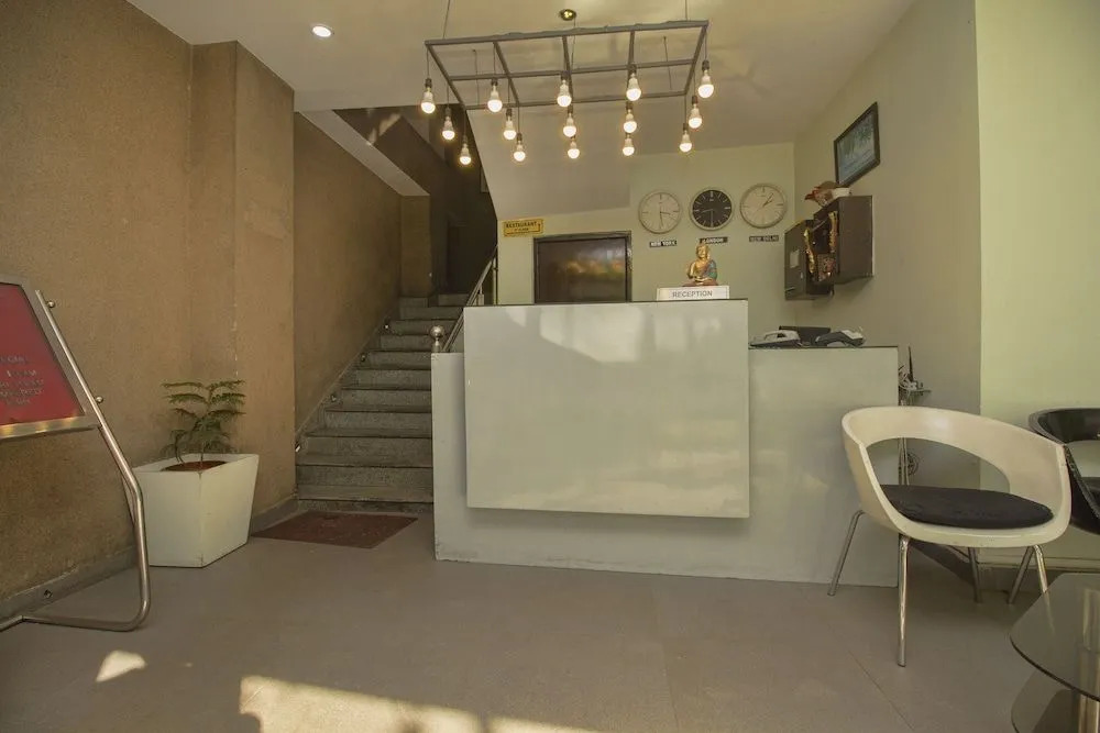 OYO 28171 Kava Suites