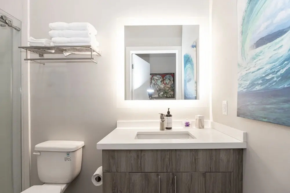 204 Stylish King Bed Suite