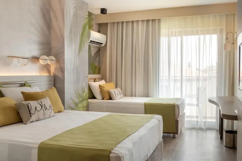 Side Square Hotel