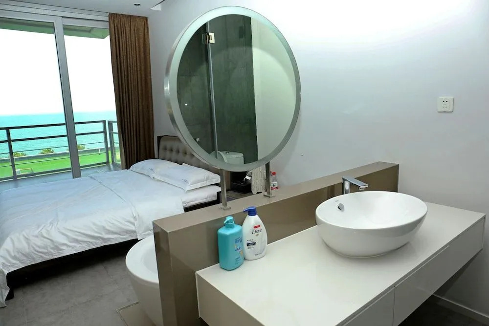 XI Yue Hai Bin Holiday Hotel