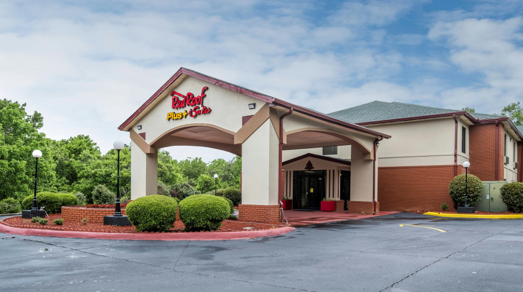 Red Roof Inn PLUS+ & Suites Opelika
