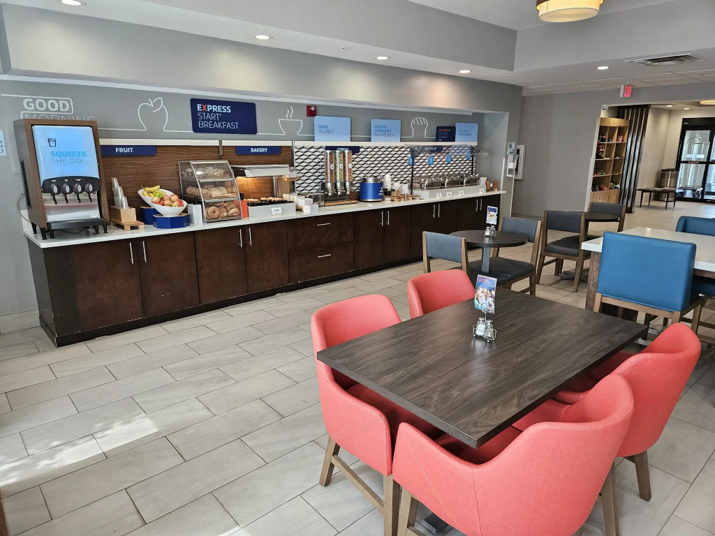 Holiday Inn Express Hotel & Suites Cincinnati-Blue Ash by IHG