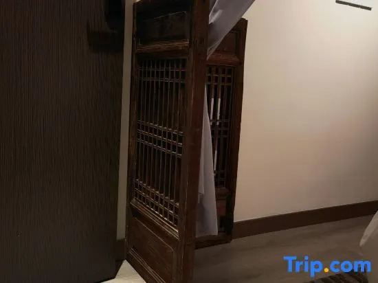 Yi Jing Bi Yuan Hotel