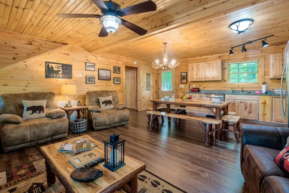Black Bear Retreat 2 Beds! 2 Bedroom Cabin