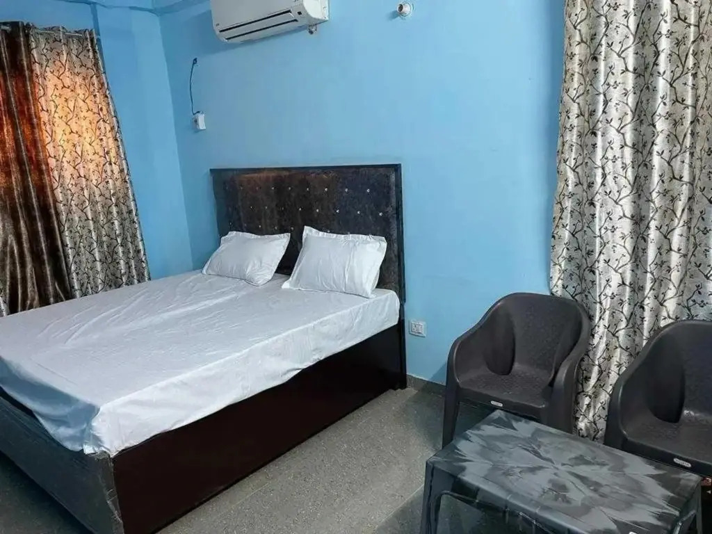 Spot On 88657 Hotel Dazi Star
