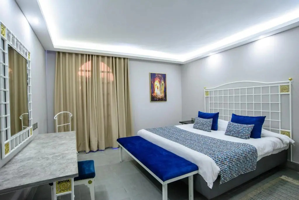 Suites Hôtel Les Charmilles & Spa