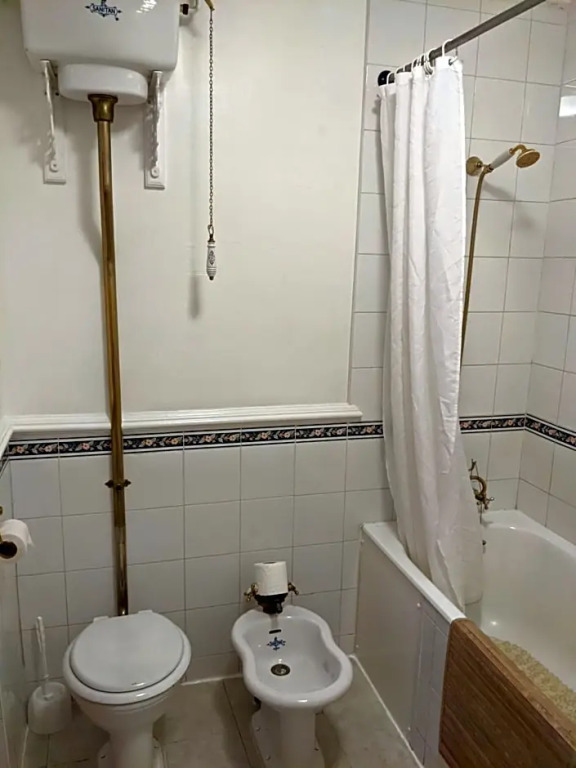 The Londesborough Arms bar with en-suite rooms