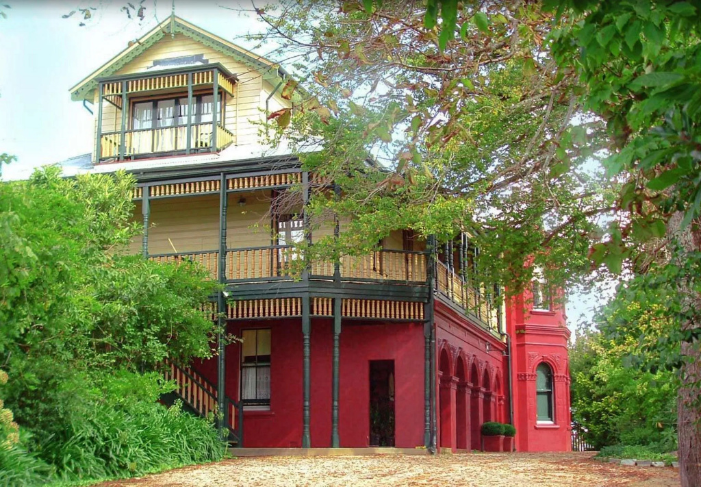 Leura House