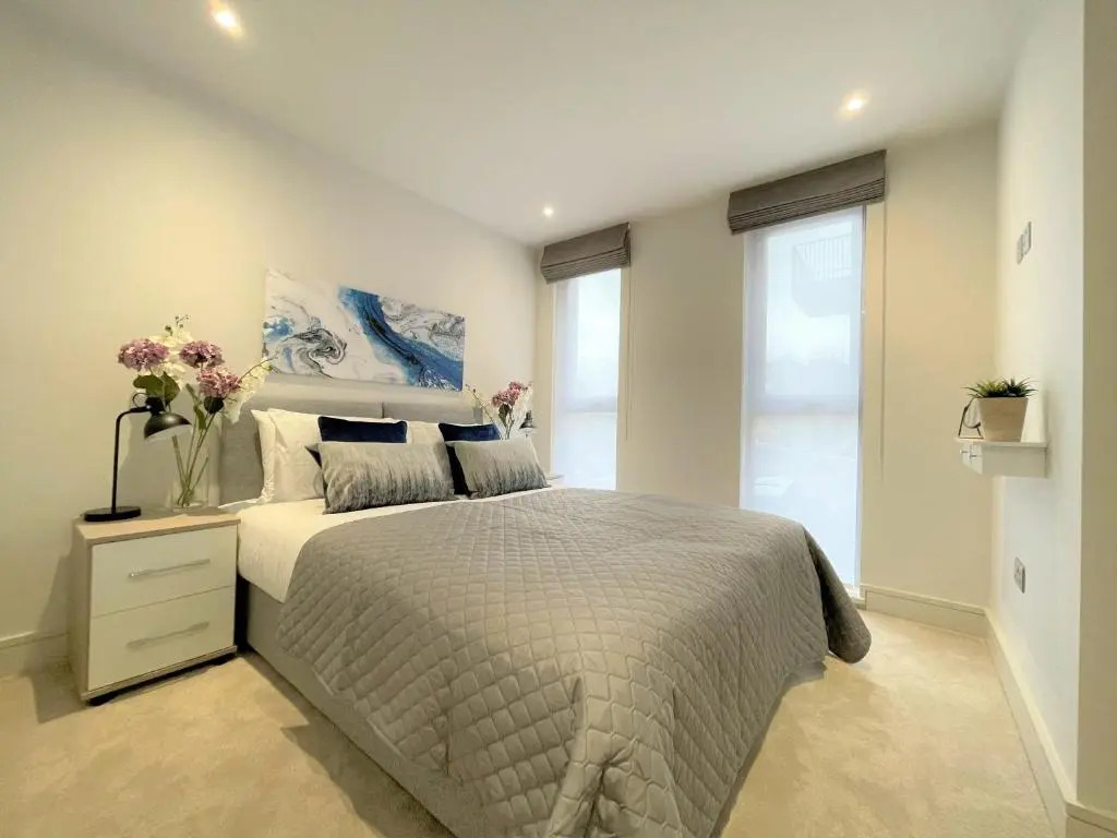 Spectacular 2 Bedroom Apartment in Great Location