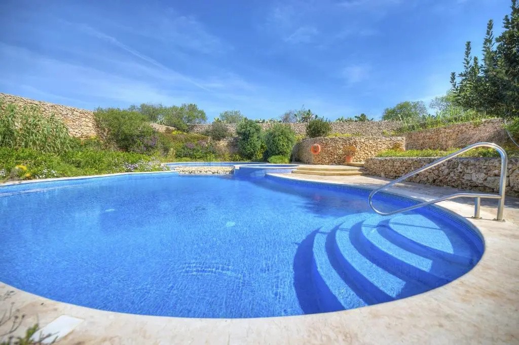 Modern and spacious 2 bedroom apartment with communal outdoor pool GZ-SMEL1-1
