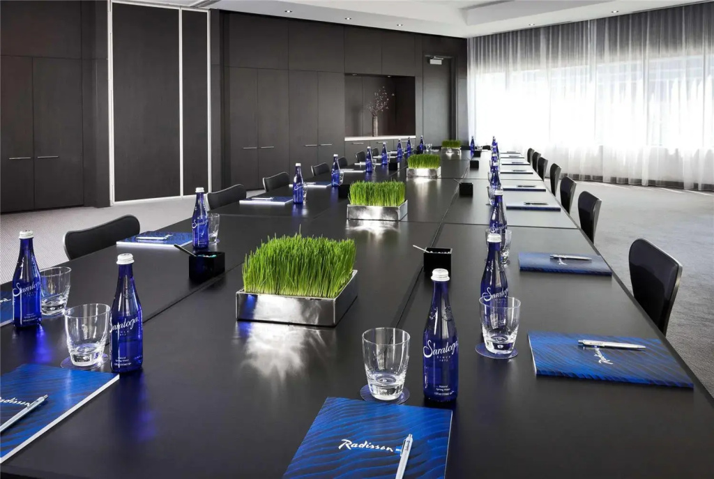 Radisson Blu Aqua Hotel, Chicago