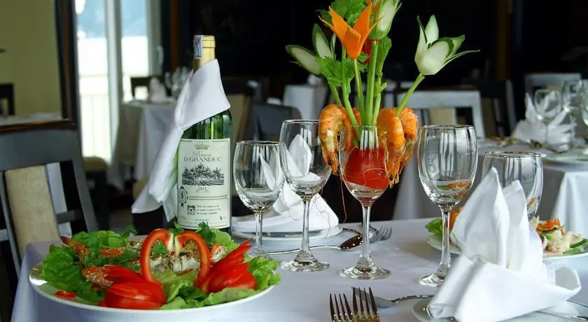 LAzalee Cruise Halong