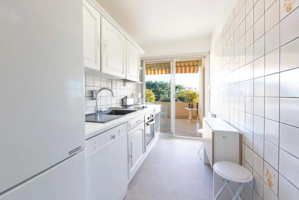 3 bedroom apartment of 90m2 with a spacious terrasse and a parking spot !