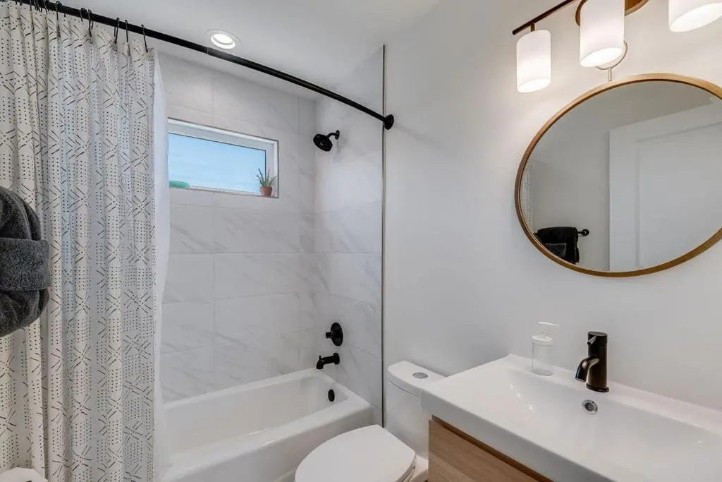 Bright, New Beach House -- 2 blocks to beach!