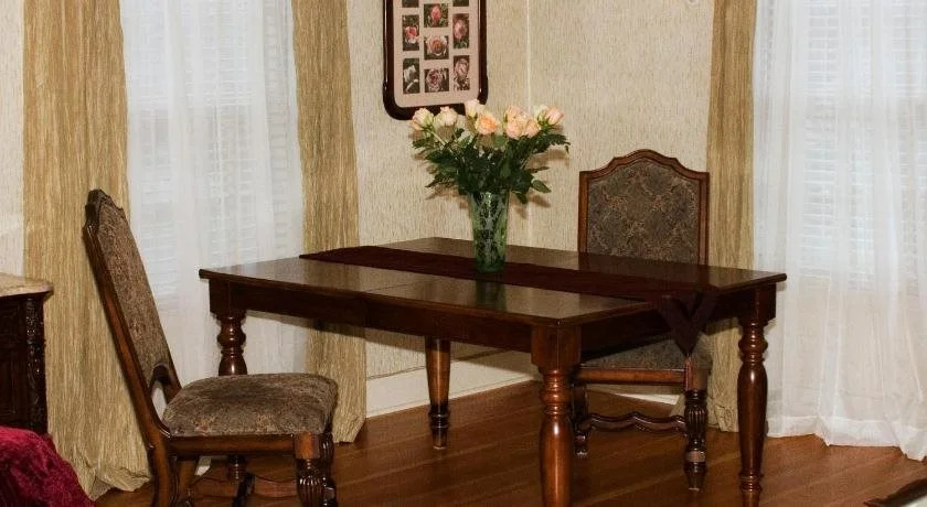 R. R. Thompson House Bed & Breakfast